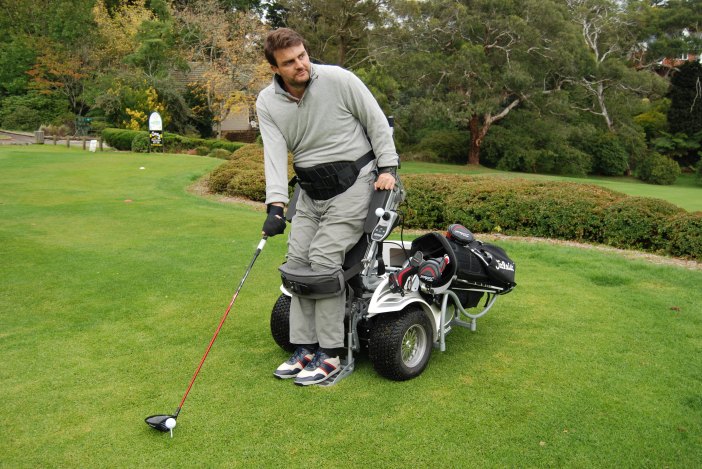 Golf James Gribble from Empower Golf ParaGolfer with bag (002)